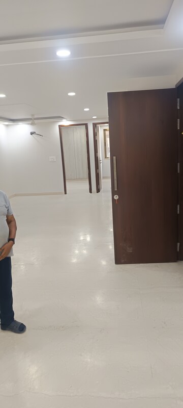 Room in 3 BHK Builder Floor at Rohini Sector 11 – for Sale