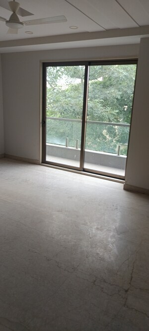 Room in 3 BHK Builder Floor at Rohini Sector 11 – for Sale