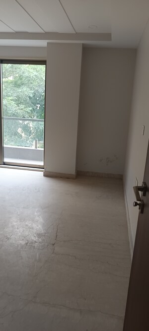 Room in 3 BHK Builder Floor at Rohini Sector 11 – for Sale