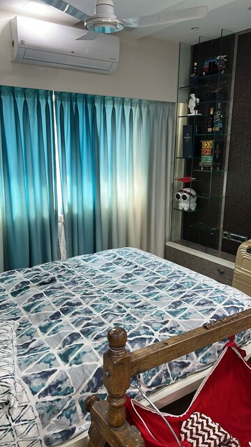 Bedroom in 2.5 BHK Apartment at Sheth Vasant Oasis, Andheri East – for Sale