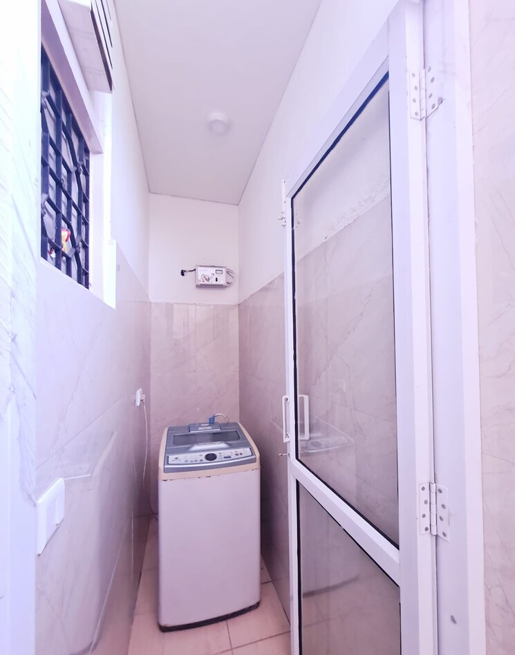 undefined, sukhdev vihar 3 Bedroom 480 Sq.Yd. Apartment In Sukhdev Vihar Delhi 9105315