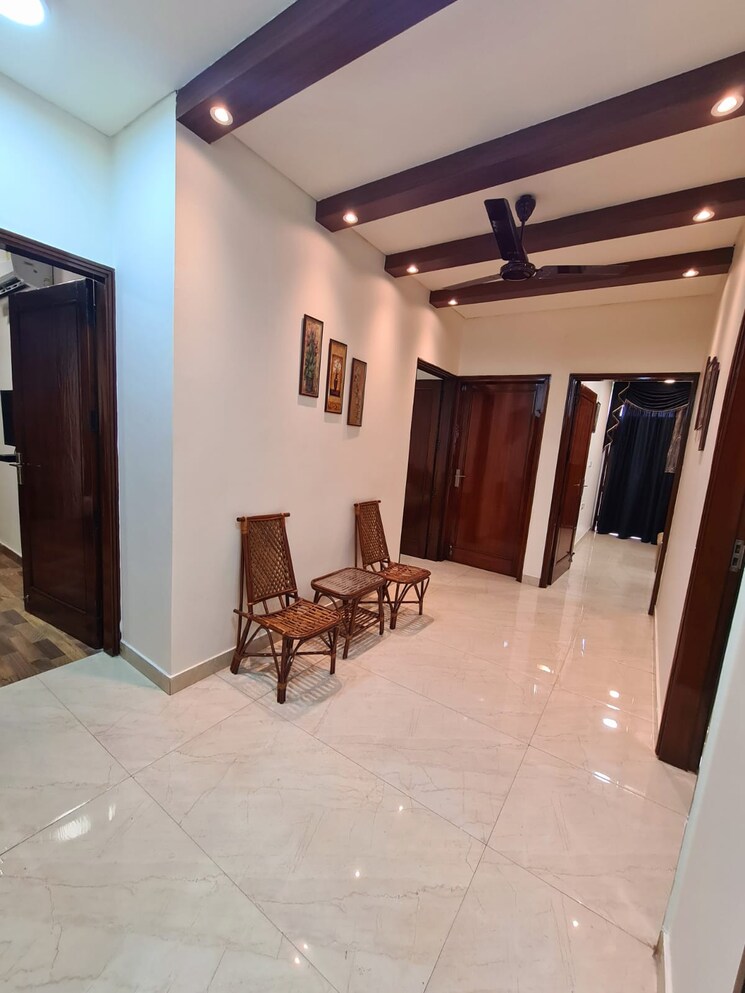 Living Room, sukhdev vihar 3 Bedroom 480 Sq.Yd. Apartment In Sukhdev Vihar Delhi 9105315