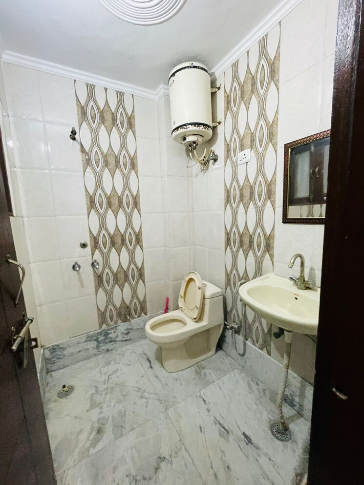Bathroom, rajpur khurd extension 1 Bedroom 450 Sq.Ft. Independent House In Rajpur Khurd Extension Delhi 9105370