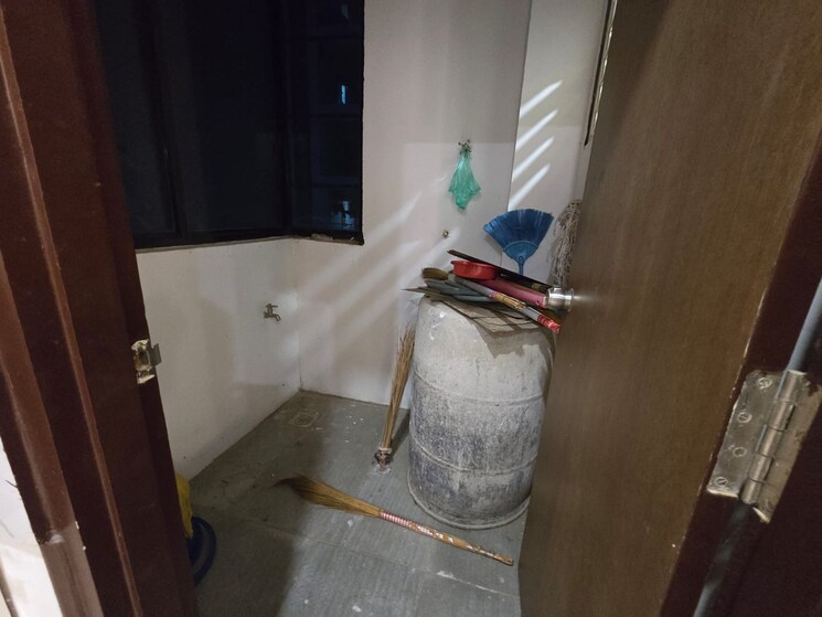 Bathroom, harni road 3 Bedroom 1650 Sq.Ft. Apartment In Harni Road Vadodara 9105358