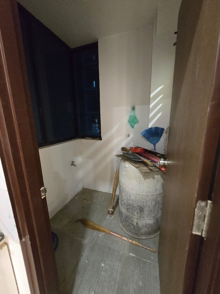 Bathroom, harni road 3 Bedroom 1650 Sq.Ft. Apartment In Harni Road Vadodara 9105358