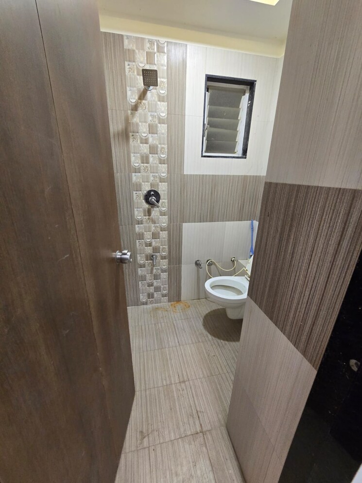 Bathroom, harni road 3 Bedroom 1650 Sq.Ft. Apartment In Harni Road Vadodara 9105358