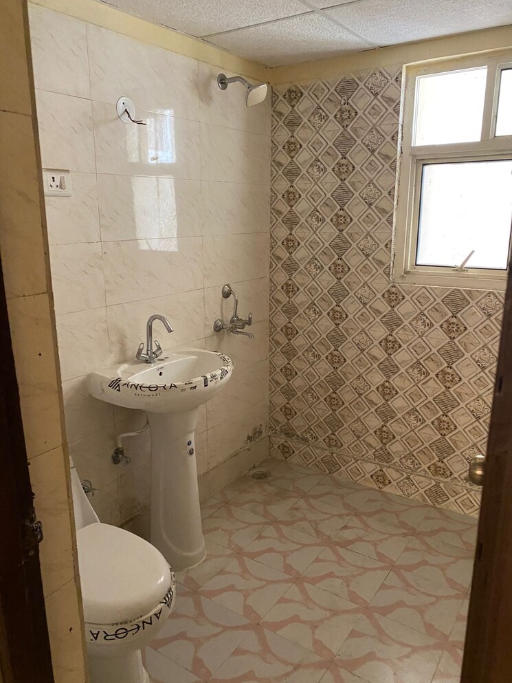 Bathroom, mehak-jeevan 3 Bedroom 1240 Sq.Ft. Apartment In Raj Nagar Extension Ghaziabad 9105400
