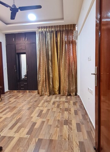 Room in 3 BHK Apartment at Sukhdev Vihar – for Sale