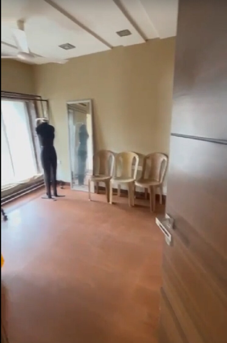 Room, juhu 3 Bedroom 1210 Sq.Ft. Apartment In Juhu Mumbai 9105403