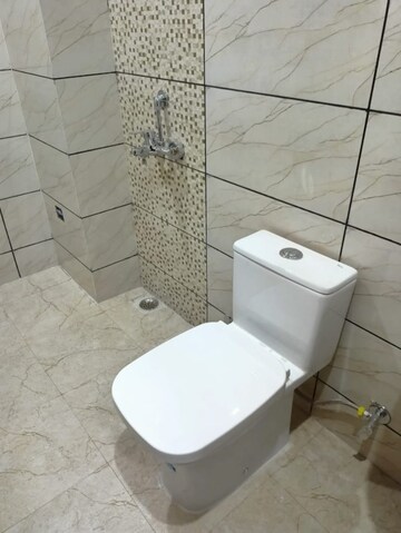Bathroom in 6+ BHK Independent House at Ansal Sushant Floors, Sushant Lok ii – for Sale