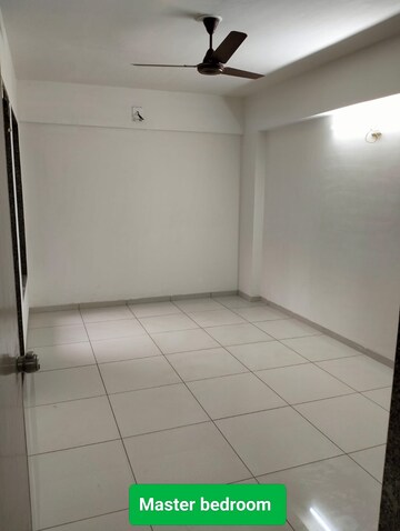 Room in 3 BHK Apartment at Kavisha Atria, Shela – for Rent