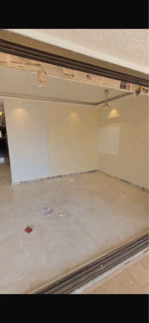 Room in 4 BHK Apartment at Mangal Chhaya Apartment, Khar West – for Sale