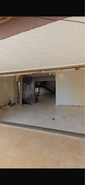 Room in 4 BHK Apartment at Mangal Chhaya Apartment, Khar West – for Sale