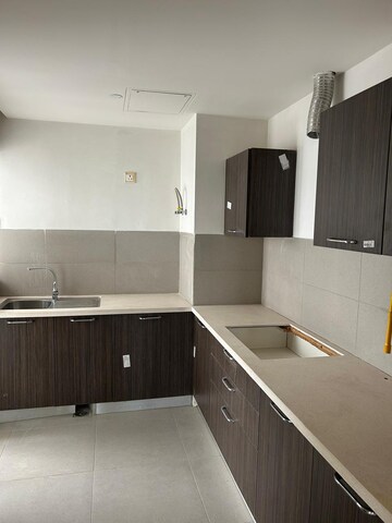 Kitchen in 3 BHK Apartment at DLF Regency Park I, Dlf Phase iv – for Rent