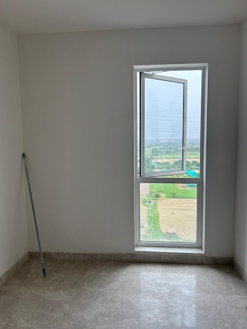 Room in 3 BHK Apartment at DLF Regency Park I, Dlf Phase iv – for Rent