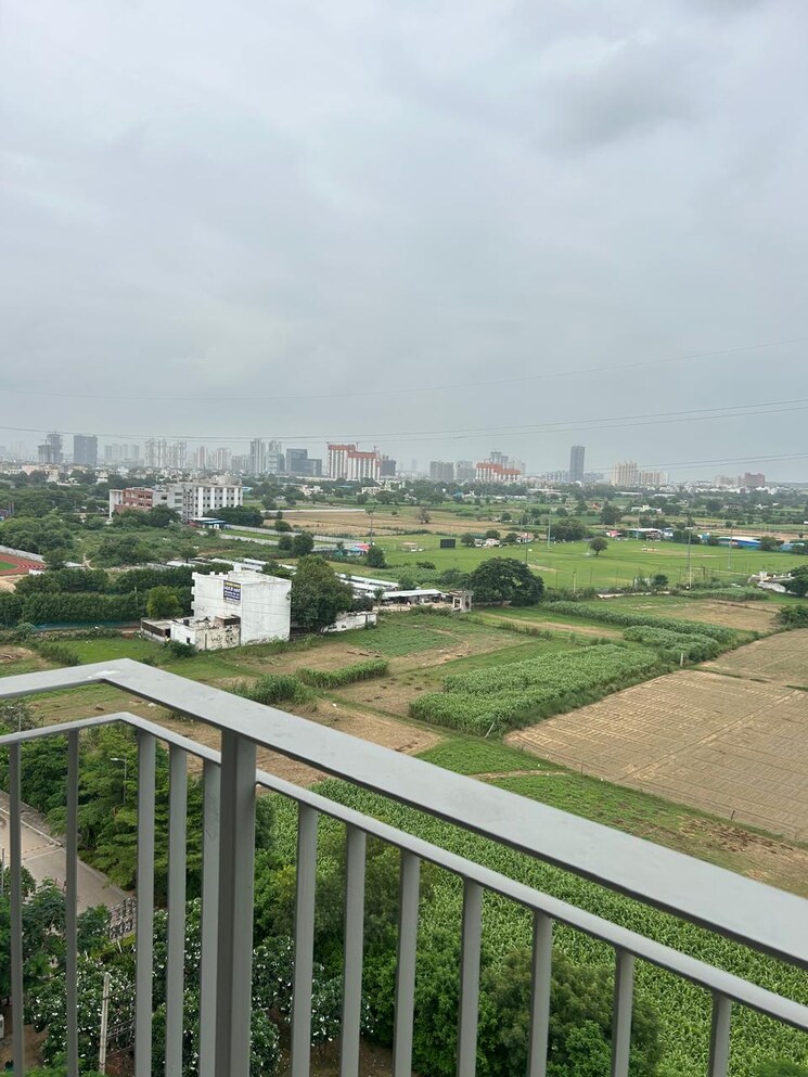 undefined, dlf-regency-park-i 3 Bedroom 1500 Sq.Ft. Apartment In Dlf Phase iv Gurgaon 9105481