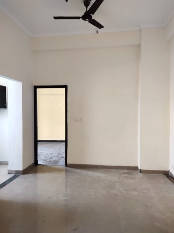 Room in 2 BHK Apartment at Assotech Windsor Court, Sector 78 – for Rent