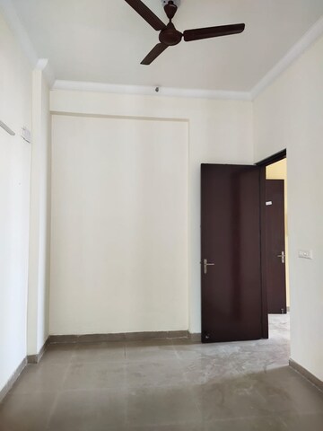 Room in 2 BHK Apartment at Assotech Windsor Court, Sector 78 – for Rent