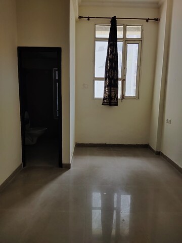 Room in 2 BHK Apartment at Assotech Windsor Court, Sector 78 – for Rent