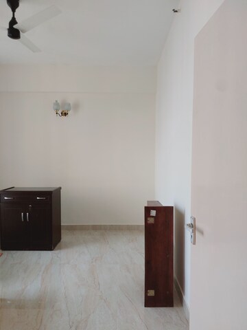 Furnished Amenities in 2 BHK Apartment at DLF Regency Park I, Dlf Phase iv – for Rent