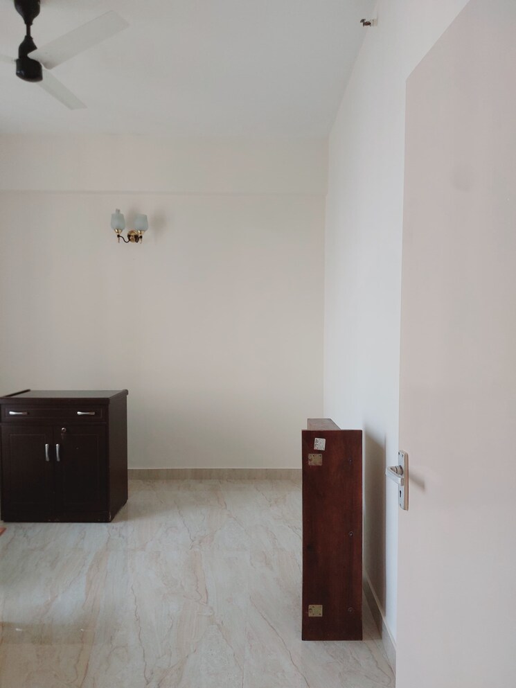 undefined, dlf-regency-park-i 2 Bedroom 1150 Sq.Ft. Apartment In Dlf Phase iv Gurgaon 9105508