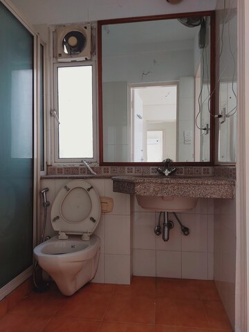 Bathroom in 2 BHK Apartment at DLF Regency Park I, Dlf Phase iv – for Rent