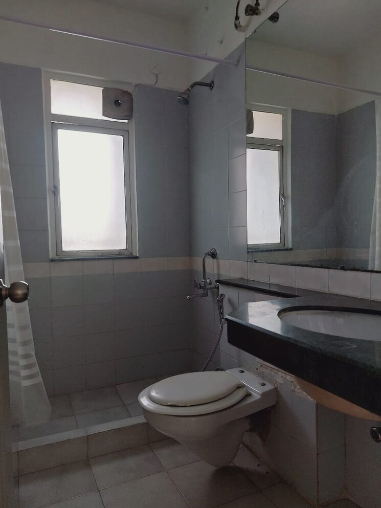 Bathroom, suncity-essel-tower 2 Bedroom 1087 Sq.Ft. Apartment In Sector 28 Gurgaon 9105537