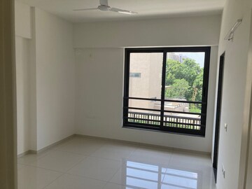 Room in 3 BHK Apartment at Shela – for Rent