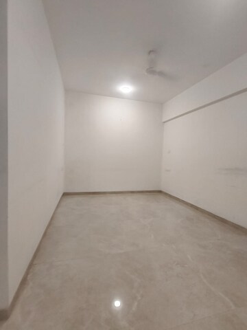 Room in 1 BHK Apartment at Platinum Life, Andheri West – for Rent