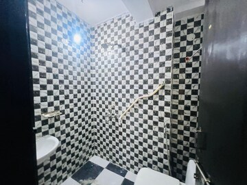 Team Area in 2 BHK Independent House at Chattarpur – for Rent