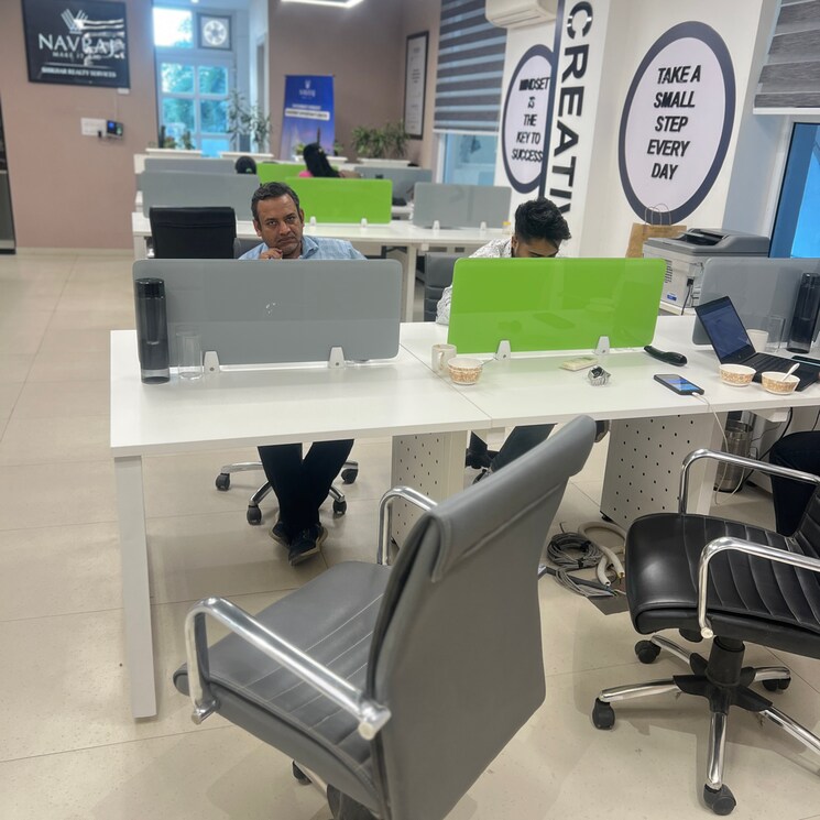 Team Area, rps-world-trade-center Commercial Office Space 451 Sq.Ft. In Sector 27c Faridabad 9105600