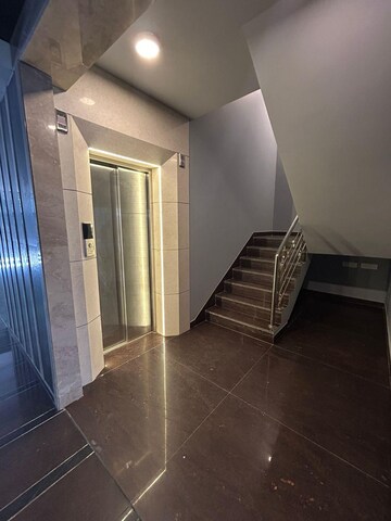 Staircase in 4 BHK Builder Floor at DLF City Phase IV, Dlf Phase iv – for Rent