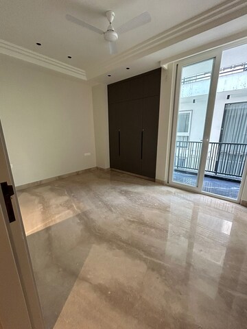 Room in 4 BHK Builder Floor at DLF City Phase IV, Dlf Phase iv – for Rent