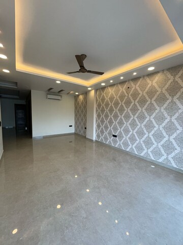 Balcony in 4 BHK Builder Floor at DLF City Phase IV, Dlf Phase iv – for Rent