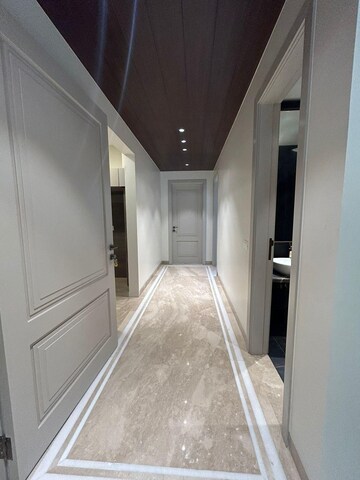 Building Lobby in 4 BHK Builder Floor at DLF City Phase IV, Dlf Phase iv – for Rent