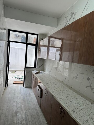 Balcony in 3 BHK Apartment at DLF City Phase V, Dlf Phase V – for Rent