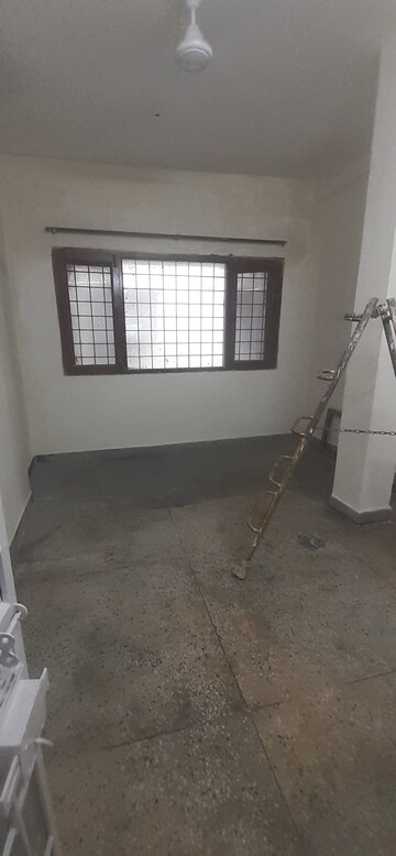 Room in 3 BHK Apartment at Vasant Kunj – for Rent