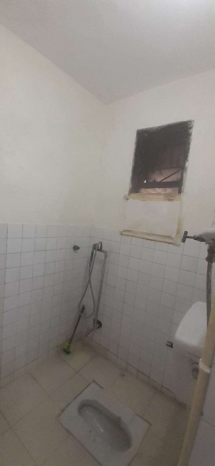 Bathroom, vasant kunj 3 Bedroom 1100 Sq.Ft. Apartment In Vasant Kunj Delhi 9105697