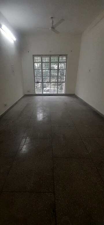 Room in 3 BHK Apartment at Vasant Kunj – for Rent