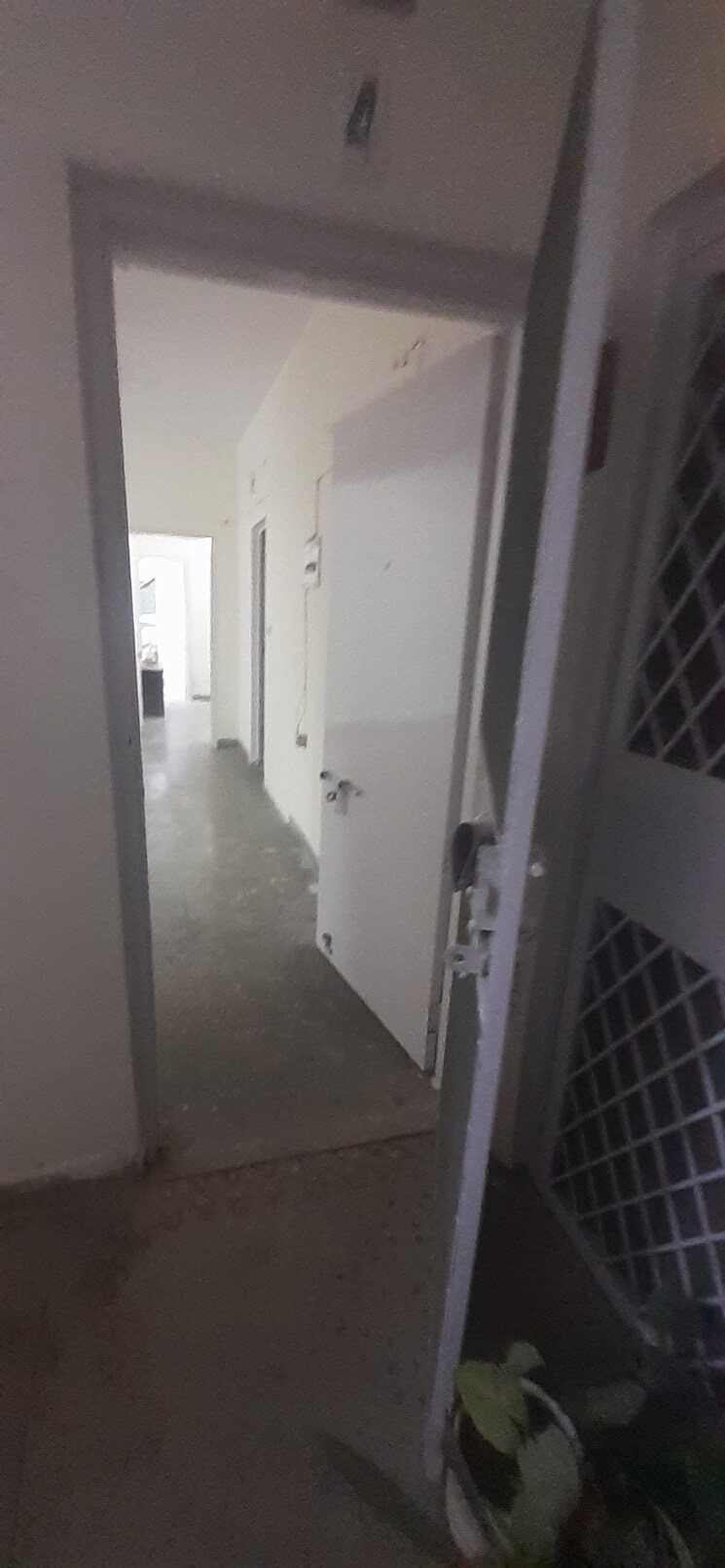 undefined, vasant kunj 3 Bedroom 1100 Sq.Ft. Apartment In Vasant Kunj Delhi 9105697