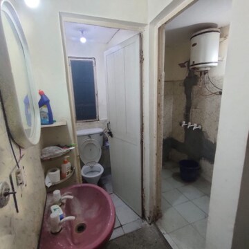 Bathroom in 2 BHK Apartment at Rwa Jalvayu Vihar Noida, Sector 25 – for Rent