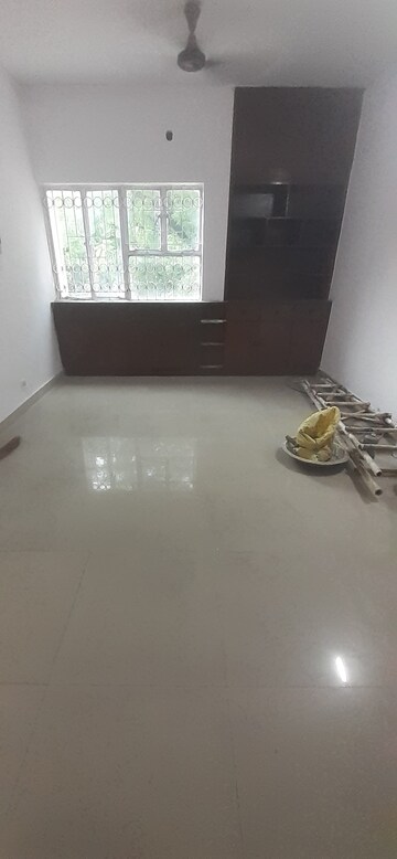Room in 3 BHK Apartment at Vasant Kunj – for Rent