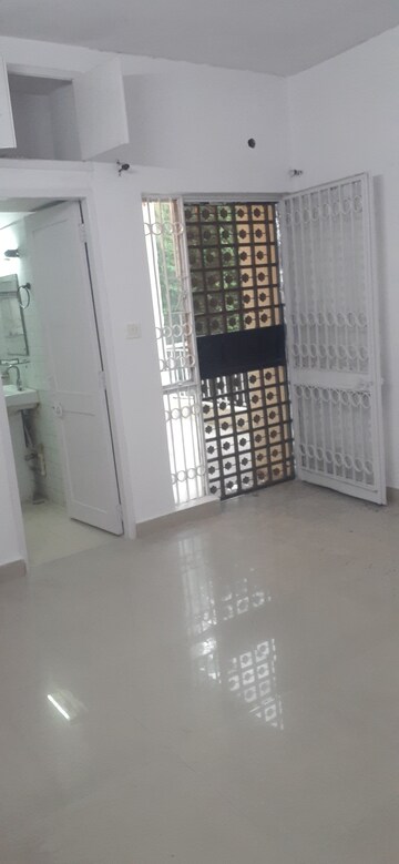 Room in 3 BHK Apartment at Vasant Kunj – for Rent