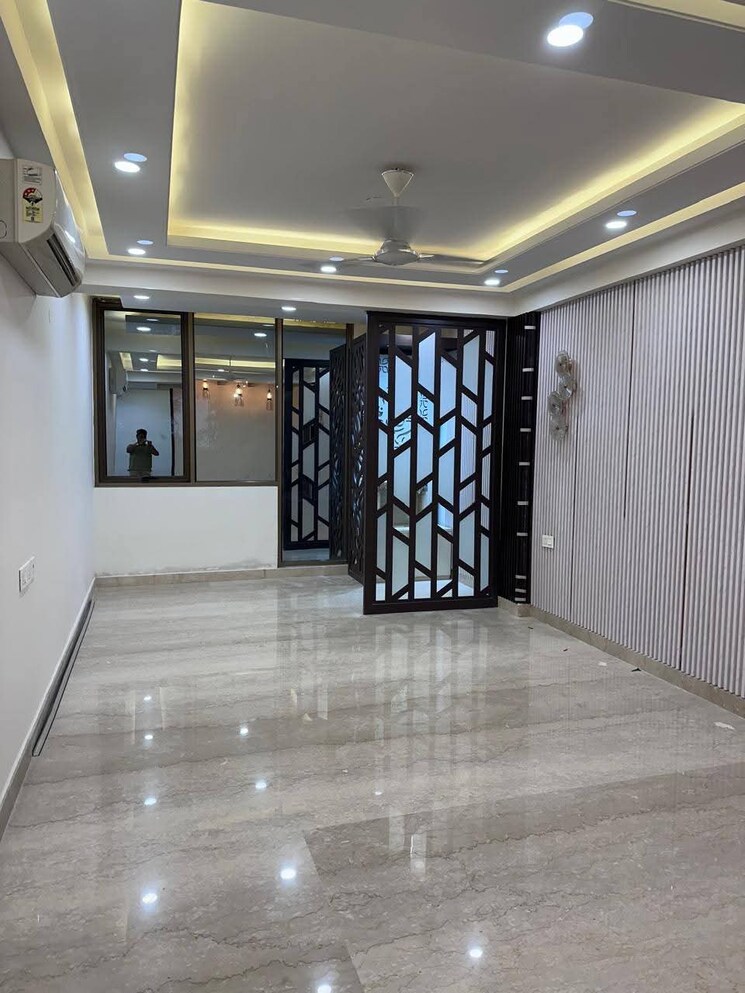 Room, freedom fighters enclave 3 Bedroom 1800 Sq.Ft. Builder Floor In Freedom Fighters Enclave Delhi 9105750