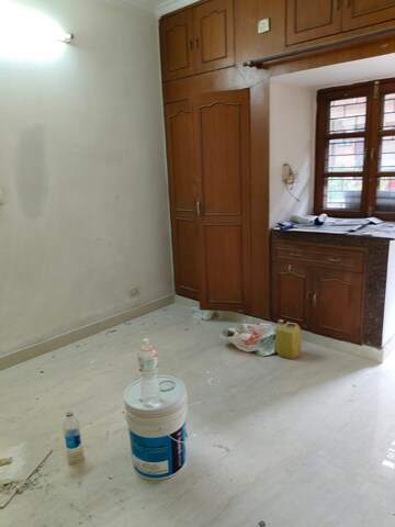 Room in 3 BHK Apartment at Vasant Kunj – for Rent