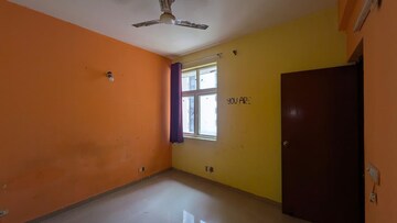 Room in 3 BHK Apartment at Gaur City 2 - 11th Avenue, Sector 16c Greater Noida – for Rent