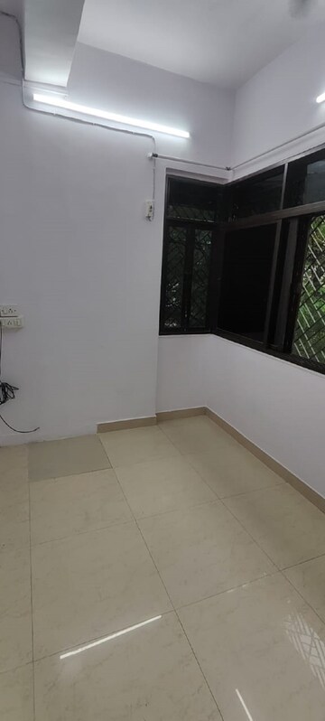 Room in 1.5 BHK Apartment at Bandra West – for Rent