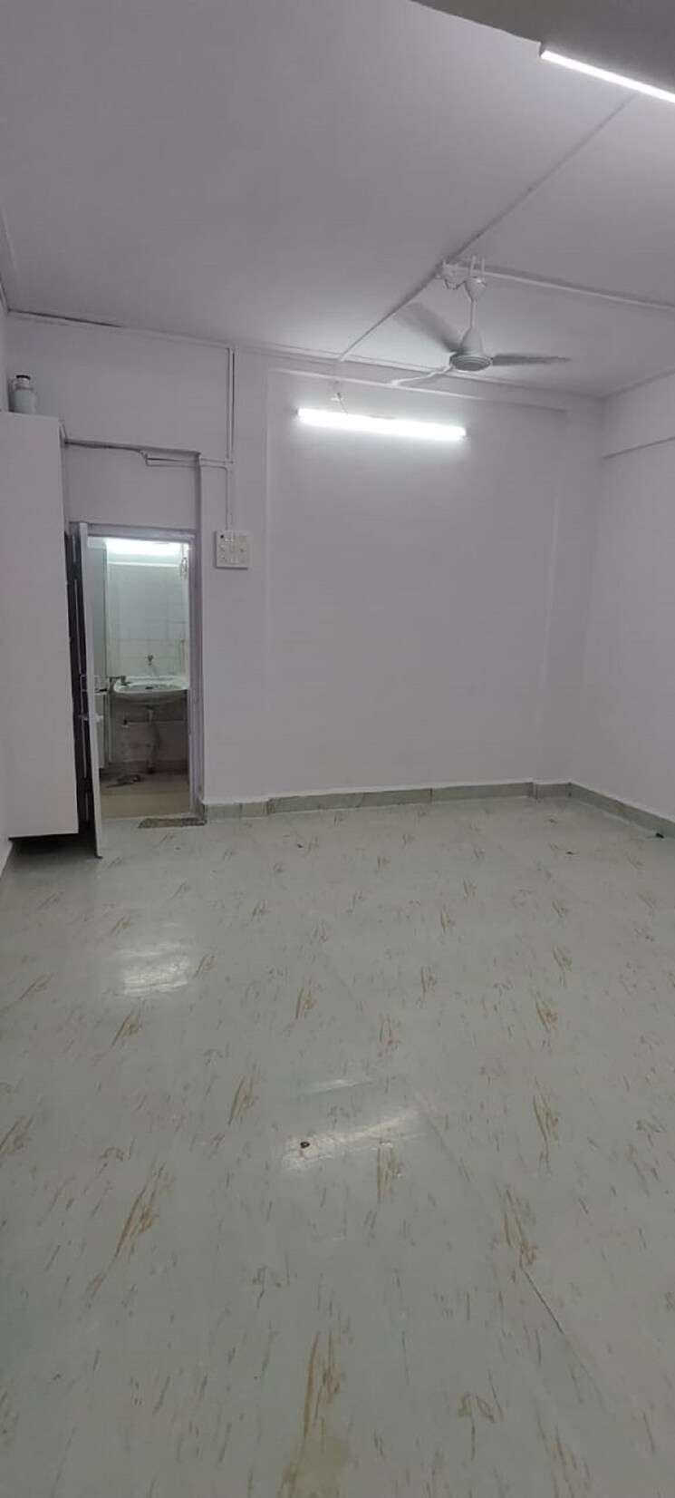 Room, bandra west 1.5 Bedroom 550 Sq.Ft. Apartment In Bandra West Mumbai 9105753