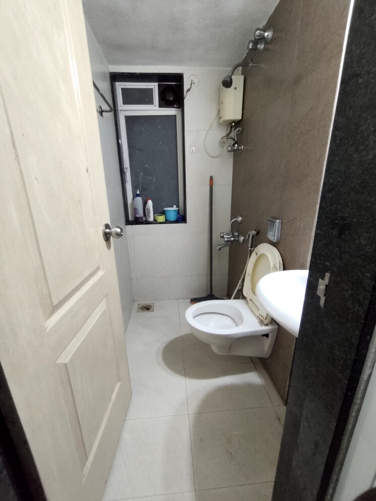 Bathroom, jp-unity-tower 2 Bedroom 715 Sq.Ft. Apartment In Lower Parel Mumbai 9105776