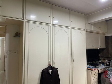 Bedroom in 2 BHK Apartment at Khar West – for Rent